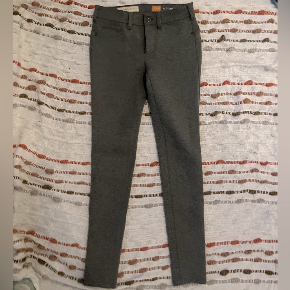 Oil to and Letterpress, size 25, barely worn with no stains or imperfections!